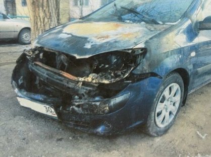 В Астрахани работник автомастерской подозревается в оказании услуг, не отвечающих требованиям безопасности жизни и здоровья потребителей, в результате которых сгорел автомобиль